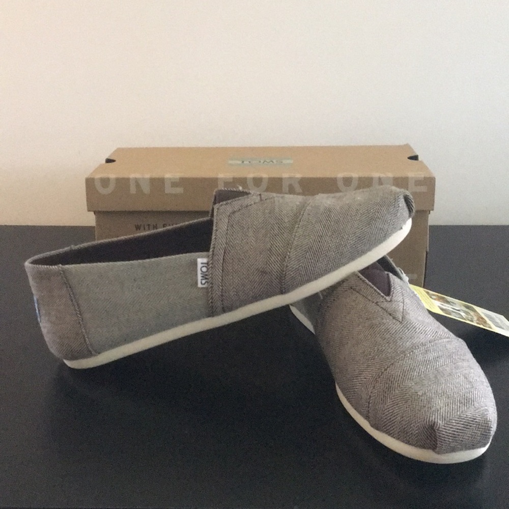 Brand New With Box : Mens Toms : Size 9.5